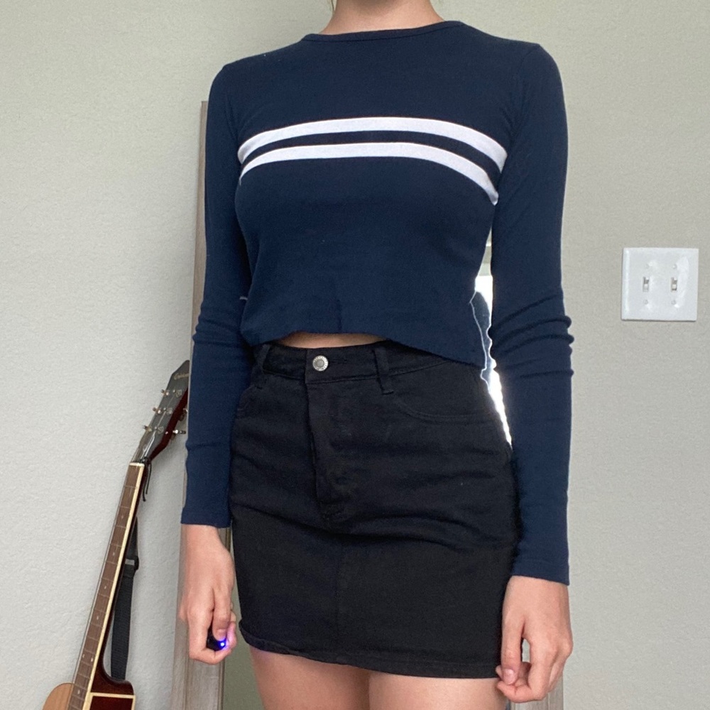 navy blue long sleeve top with white stripes